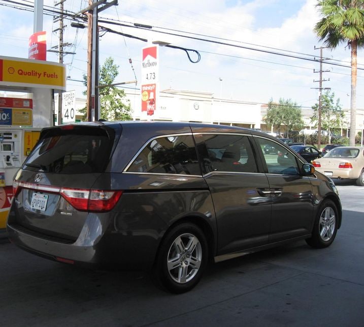 2011 Honda Odyssey rear 3-4.jpg